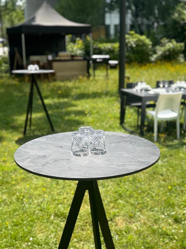 Stehtisch Flow schwarz rund 70x110cm outdoor
